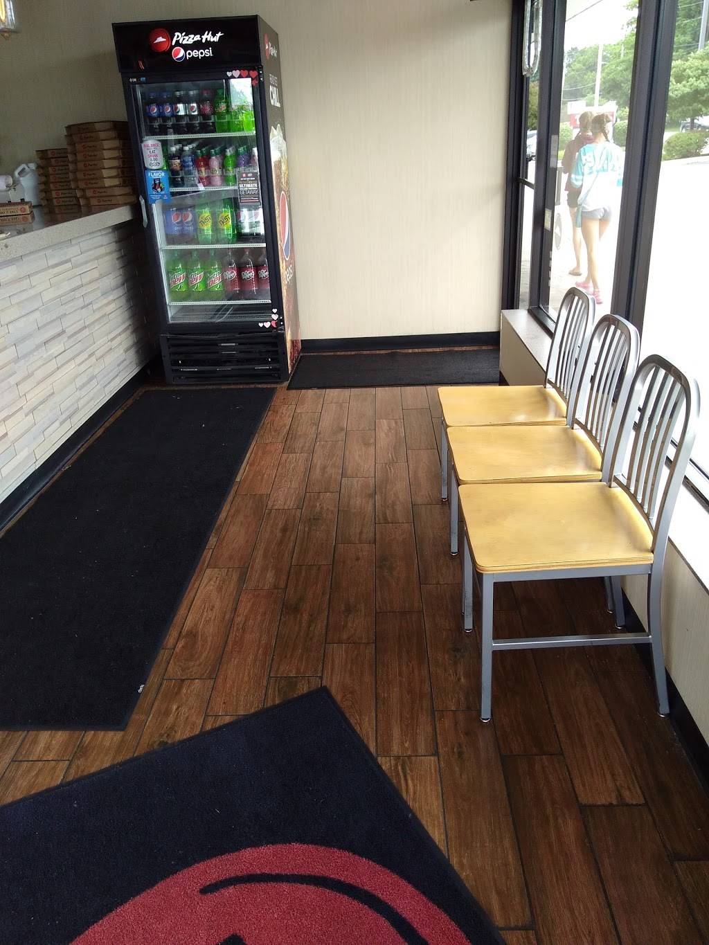 Pizza Hut | restaurant | 9225 Mentor Ave, Mentor, OH 44060, USA | 4402552121 OR +1 440-255-2121