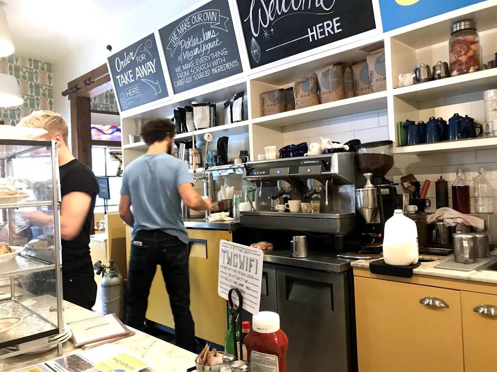 Beachwood Cafe | cafe | 2695 N Beachwood Dr, Los Angeles, CA 90068, USA | 3238711717 OR +1 323-871-1717