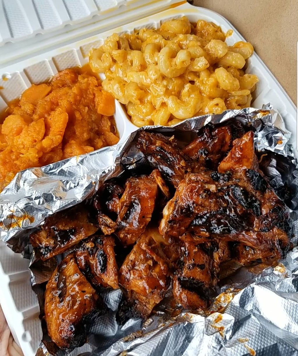 Lloyds Upscale Street Food | restaurant | 3517 N Spaulding Ave, Chicago, IL 60618, USA | 7735586609 OR +1 773-558-6609