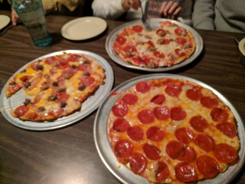 Genos Pizza | restaurant | 561 E White St, Preston, IA 52069, USA | 5636895541 OR +1 563-689-5541