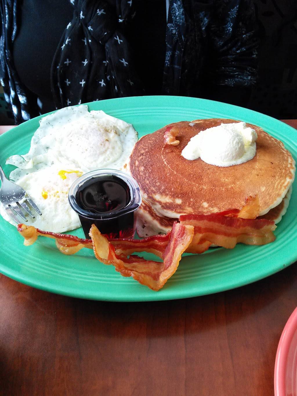 JRs Family Restaurant | restaurant | 41833 CA-74, Hemet, CA 92544, USA | 9516587932 OR +1 951-658-7932