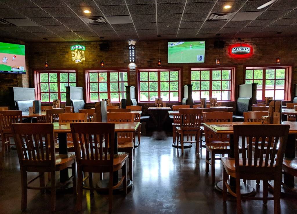 Crooked Pint Ale House & Event Center | restaurant | 1734 Adolphus St, Maplewood, MN 55117, USA | 6512526500 OR +1 651-252-6500