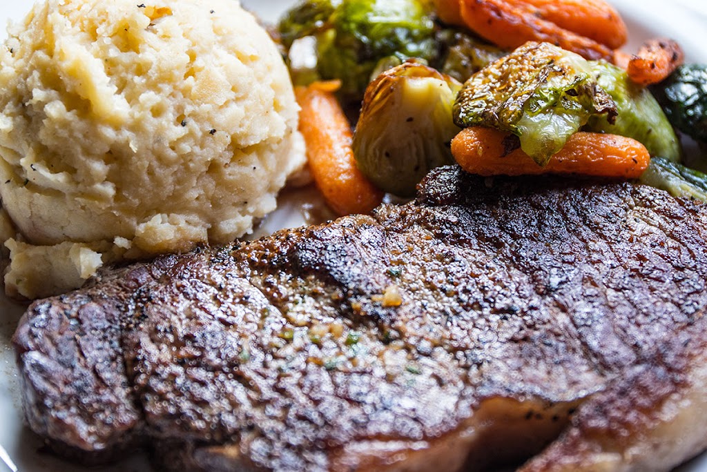 Sisters Saloon & Ranch Grill | restaurant | 190 E Cascade Ave, Sisters, OR 97759, USA | 5415497427 OR +1 541-549-7427