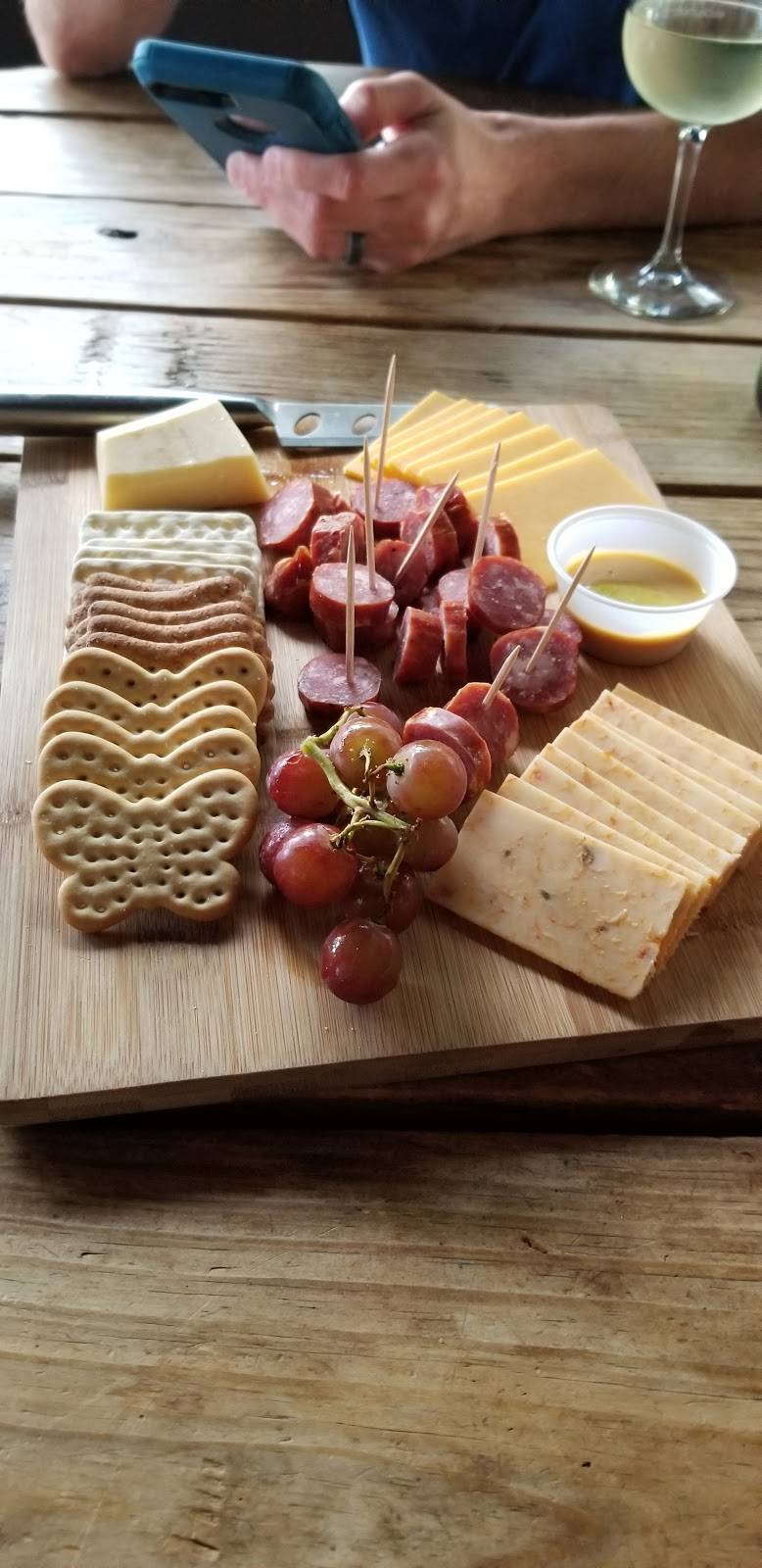 John Christ Winery | restaurant | 32421 Walker Rd, Avon Lake, OH 44012, USA | 4409339672 OR +1 440-933-9672