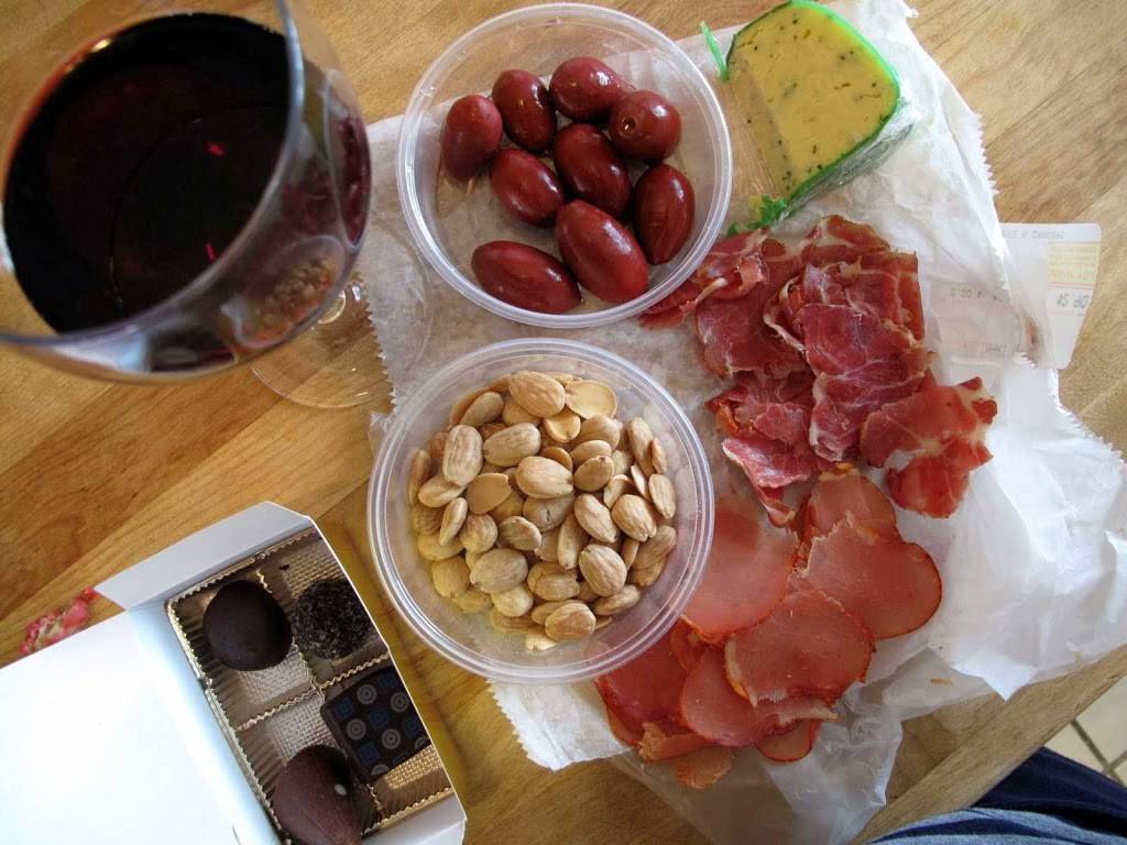 Cheese & Crackers | restaurant | 1715 W Kirby Ave, Champaign, IL 61821, USA | 2176158531 OR +1 217-615-8531