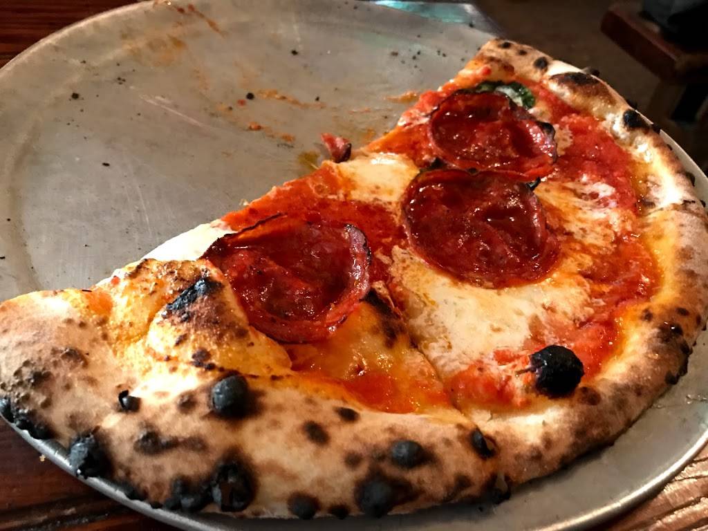 Robertas | restaurant | 261 Moore St, Brooklyn, NY 11206, USA | 7184171118 OR +1 718-417-1118