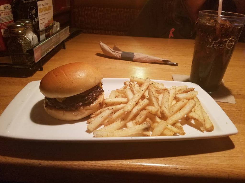 Applebees Grill + Bar | restaurant | 3040 E College Ave, Appleton, WI 54915, USA | 9209548771 OR +1 920-954-8771