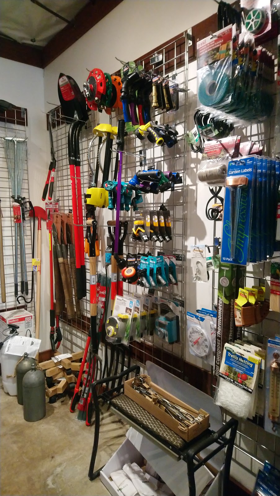 Urban Feed and Garden | restaurant | 4878 Beacon Ave S, Seattle, WA 98108, USA | 2064202047 OR +1 206-420-2047