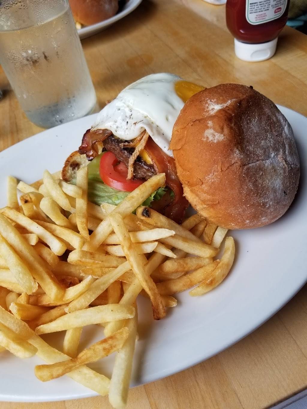 The Reservoir | restaurant | 844 W Montrose Ave, Chicago, IL 60613, USA | 7732754000 OR +1 773-275-4000