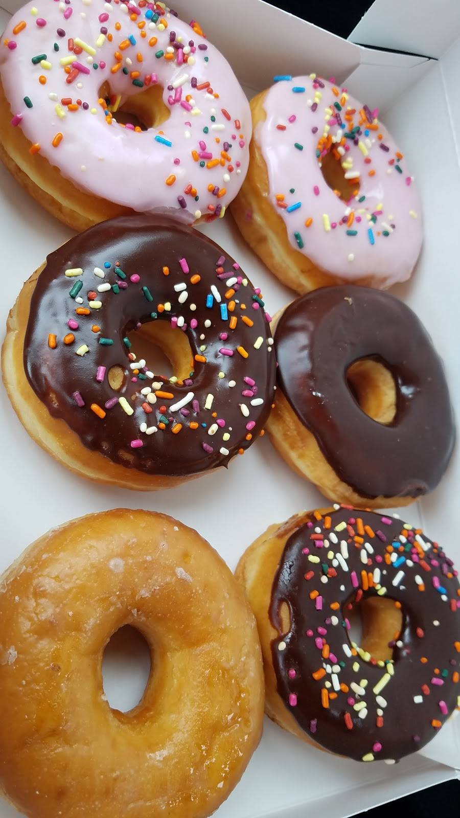 Dunkin | bakery | 1801 N Lincoln St, Greensburg, IN 47240, USA | 8124105940 OR +1 812-410-5940