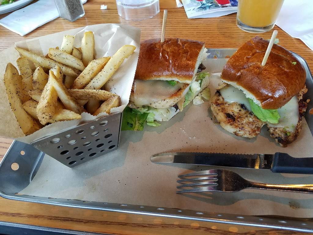 Chilis Grill & Bar | restaurant | 3766 13400 S, Riverton, UT 84065, USA | 8012549800 OR +1 801-254-9800