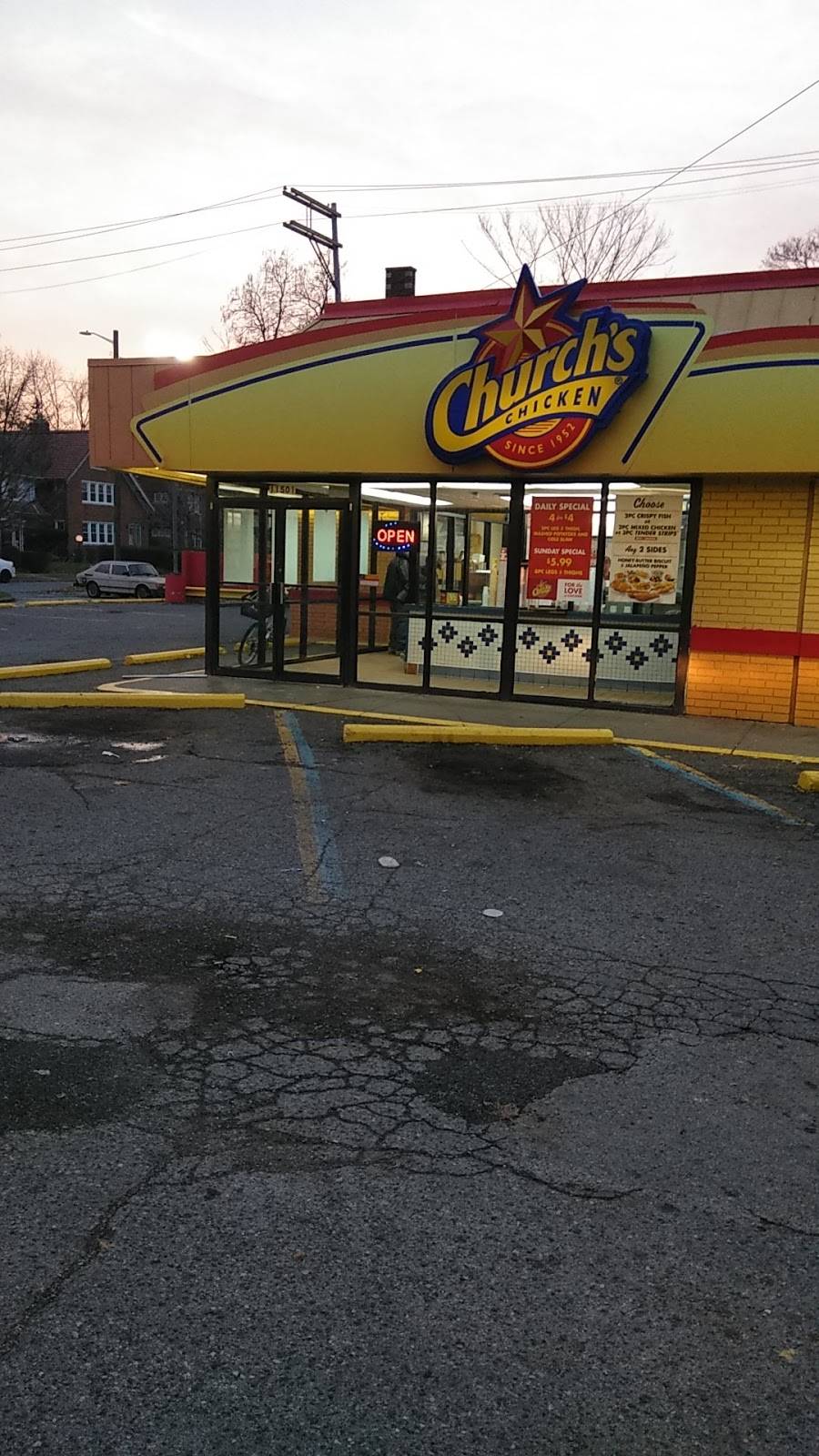 Churchs Chicken | restaurant | 11501 Woodward Ave, Detroit, MI 48202, USA | 3138696996 OR +1 313-869-6996