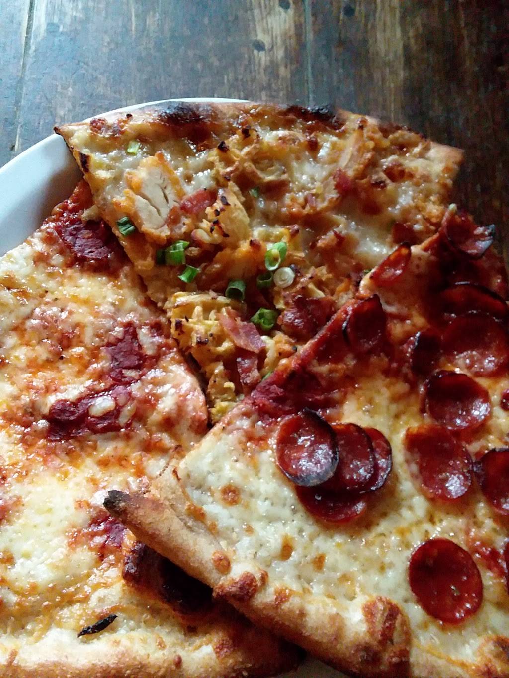 Fellini Pizzeria | restaurant | 2190 Broad St, Cranston, RI 02905, USA | 4014675992 OR +1 401-467-5992