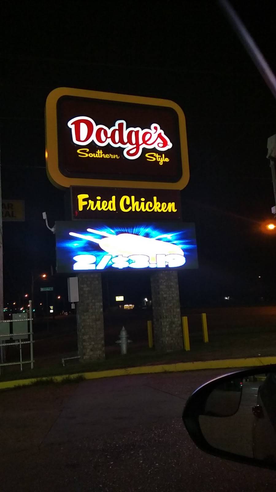 Dodges - Memphis, Elvis Presley | restaurant | 3923 Elvis Presley Blvd, Memphis, TN 38116, USA | 9013965557 OR +1 901-396-5557
