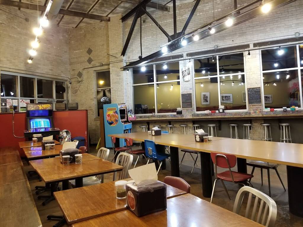 Classic Slice | restaurant | 2797 S Kinnickinnic Ave, Milwaukee, WI 53207, USA | 4142382406 OR +1 414-238-2406