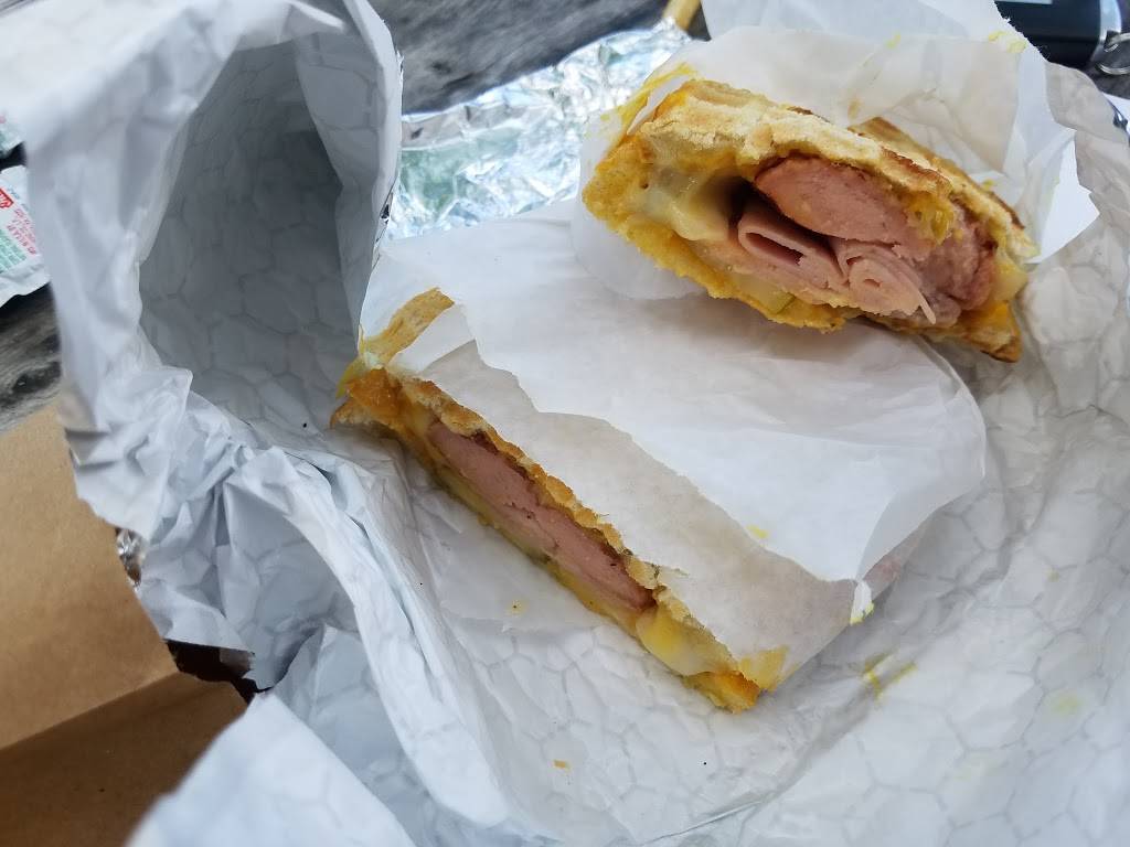 Scooters World Famous Dawg House | restaurant | 9600 Blackbrook Rd, Mentor, OH 44060, USA | 4403548480 OR +1 440-354-8480