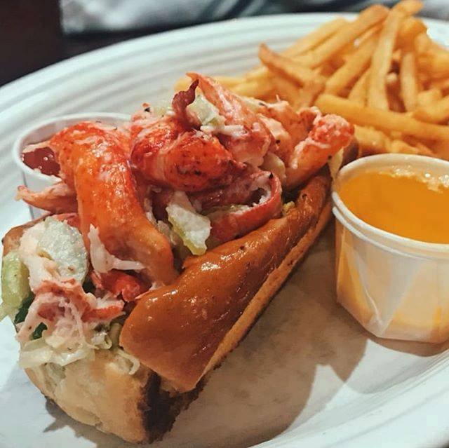 Mallards | restaurant | 230 S Knowles Ave, New Richmond, WI 54017, USA | 7152460154 OR +1 715-246-0154