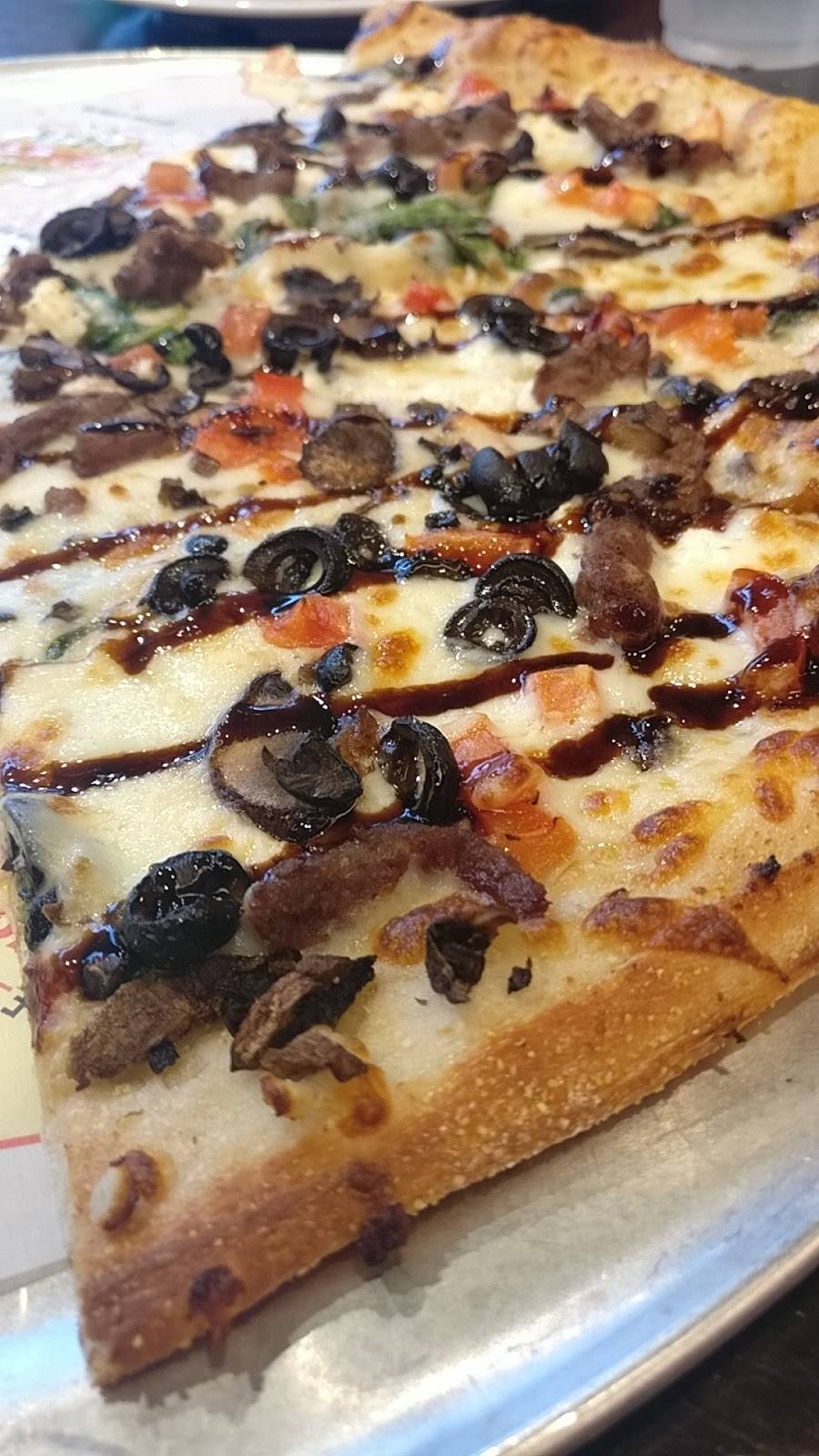 Uncle Maddios Pizza - Waterford | restaurant | 703 N Alafaya Trail, Orlando, FL 32828, USA | 4079142881 OR +1 407-914-2881