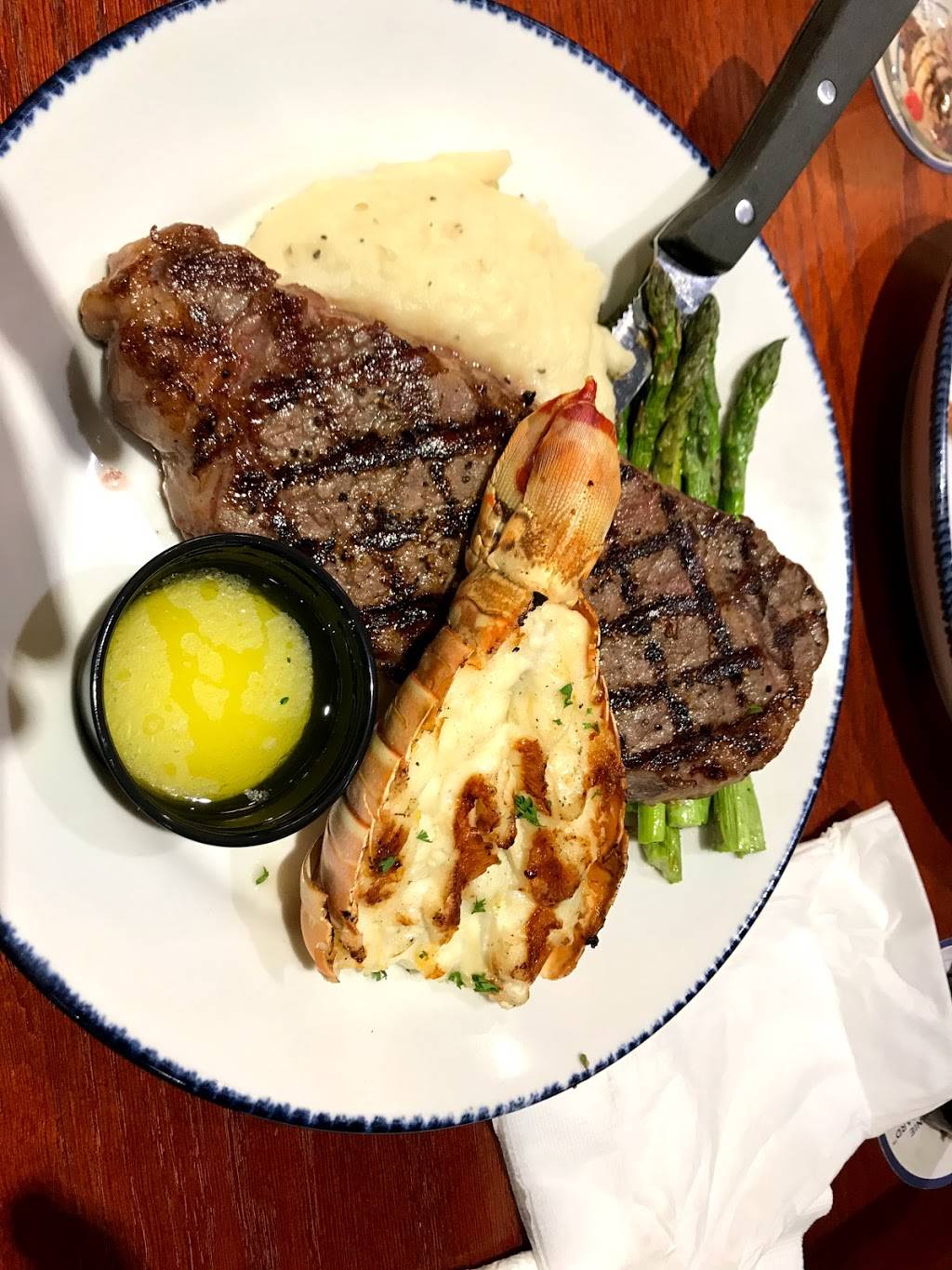 Red Lobster | restaurant | 304 A Western Blvd, Jacksonville, NC 28546, USA | 9103539454 OR +1 910-353-9454