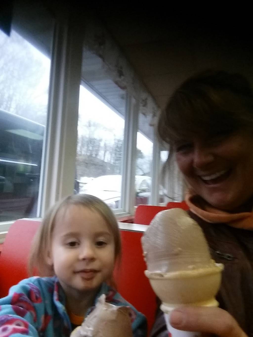 Dairy Queen | restaurant | 44475 OH-821 S, Caldwell, OH 43724, USA | 7407322496 OR +1 740-732-2496