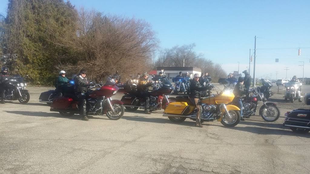 Raymonds Restaurant and Lounge. | restaurant | 66043 State Rte 19, Wakarusa, IN 46573, USA | 5748624140 OR +1 574-862-4140