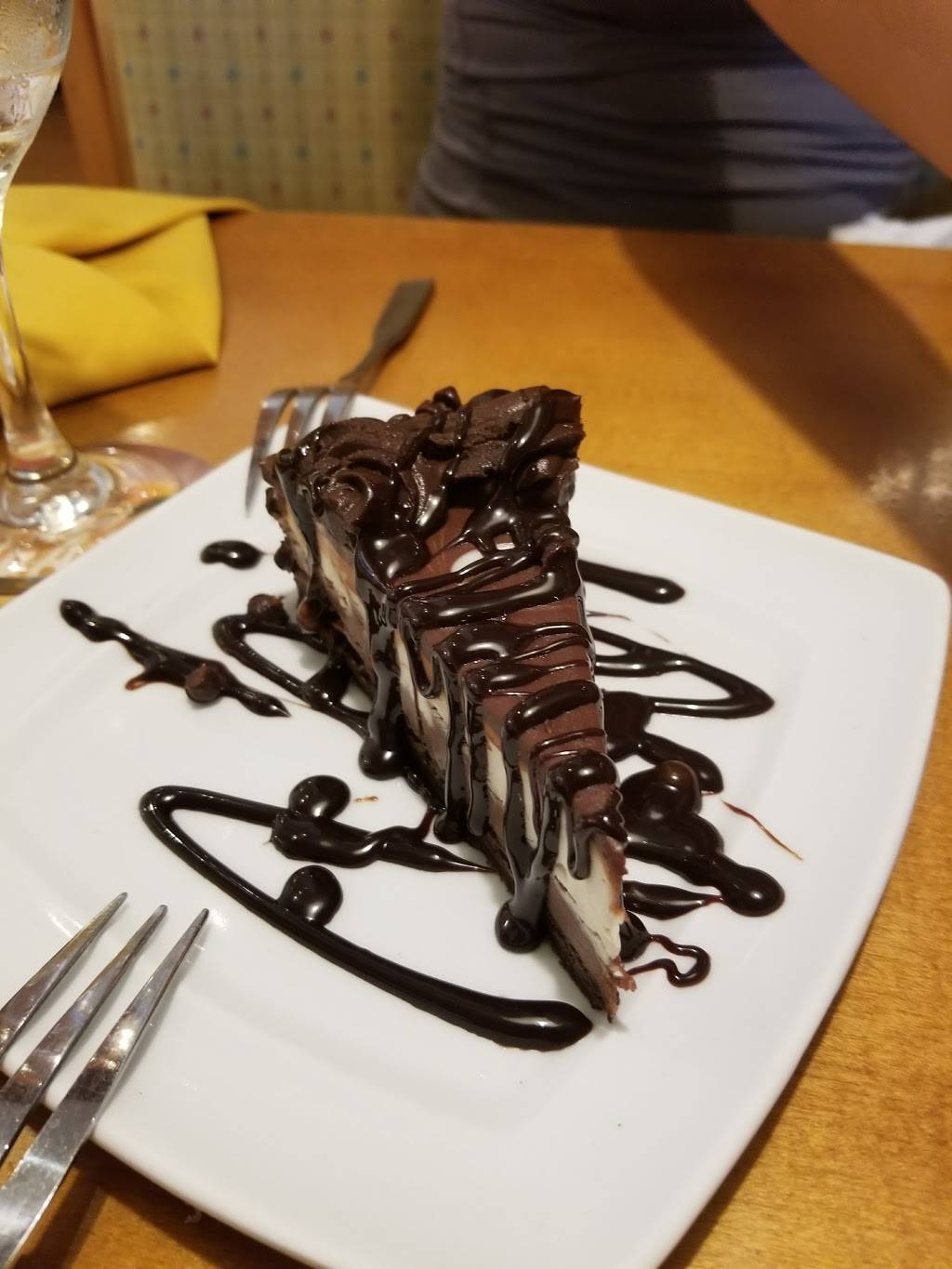 Olive Garden Italian Restaurant | meal takeaway | 204 High Point Drive, Victor, NY 14564, USA | 5852232040 OR +1 585-223-2040