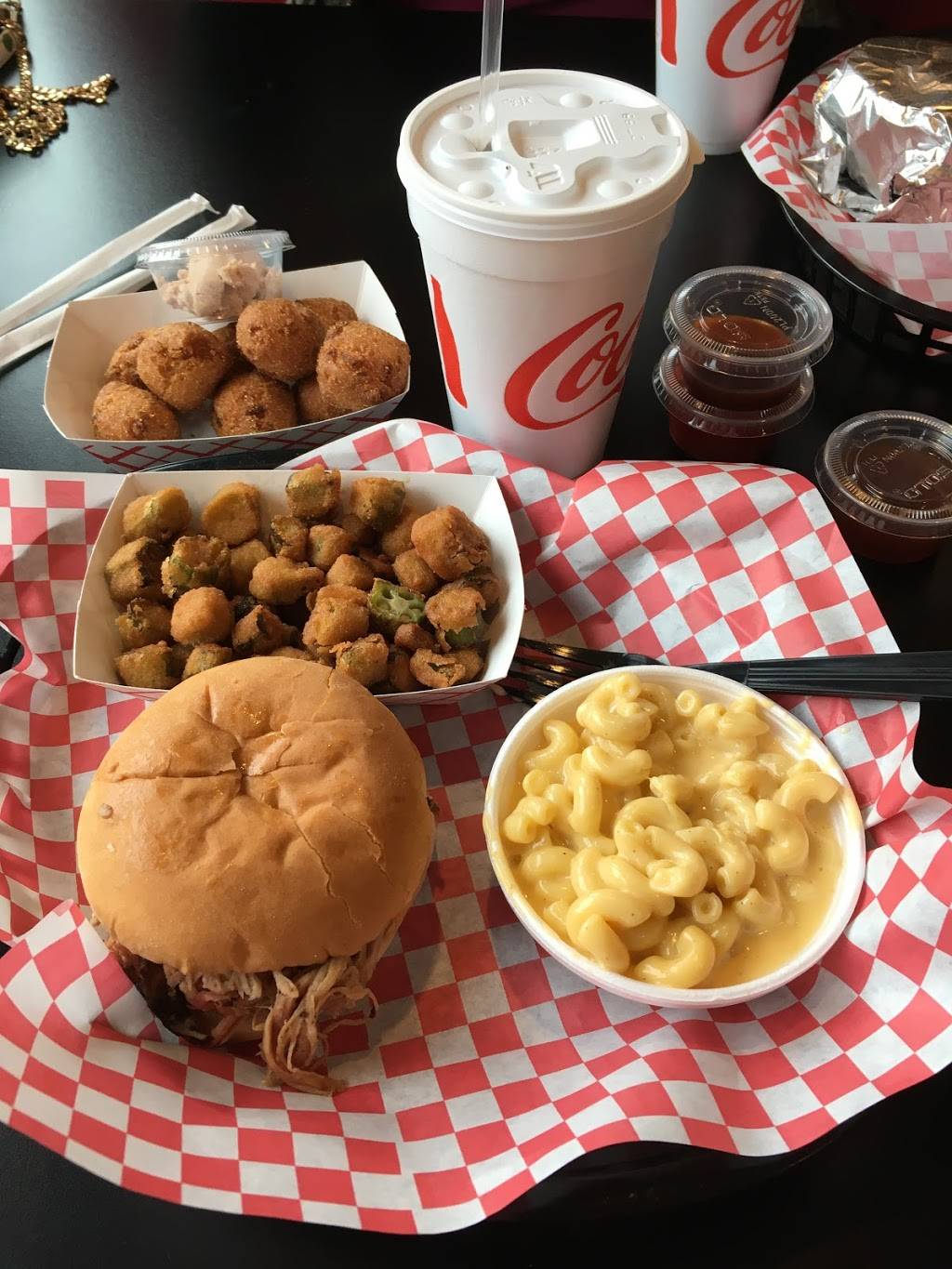 Southport Smoke House | restaurant | 1102 N Howe St, Southport, NC 28461, USA | 9103635035 OR +1 910-363-5035