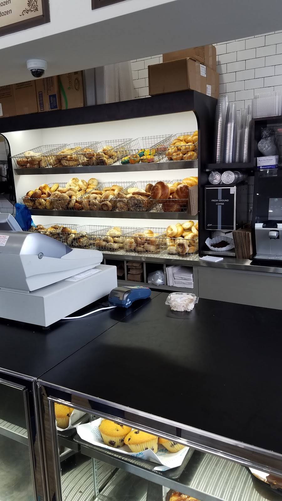 Bagel Boss | restaurant | 69-48 Main St, Flushing, NY 11367, USA | 7187362677 OR +1 718-736-2677