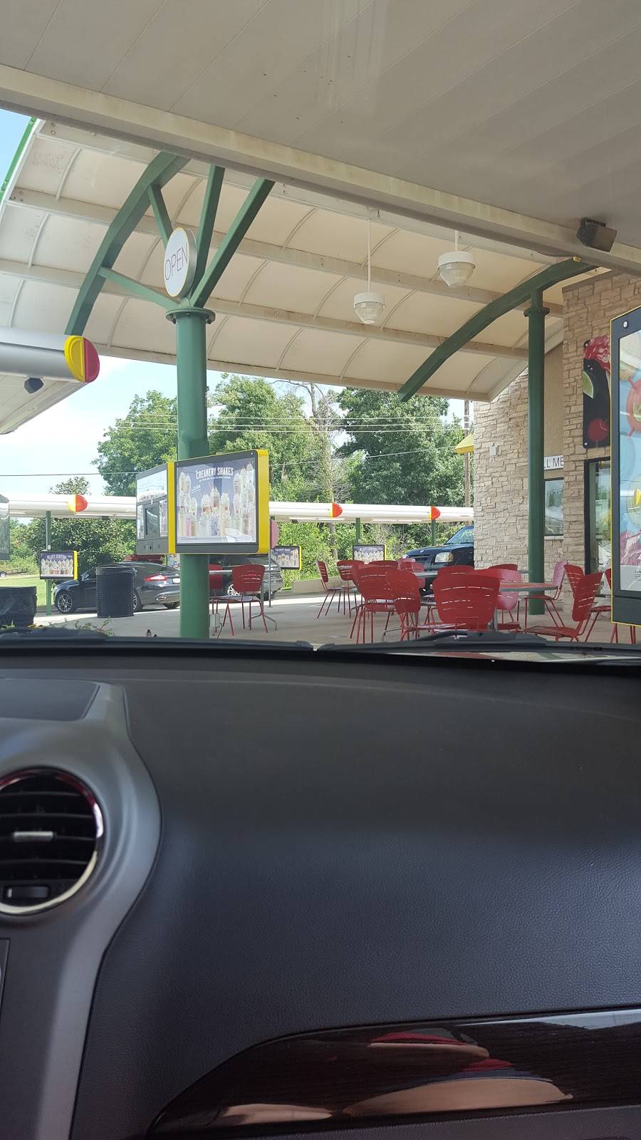 Sonic Drive-In | restaurant | 2550 S Douglas Blvd, Midwest City, OK 73110, USA | 4057322831 OR +1 405-732-2831