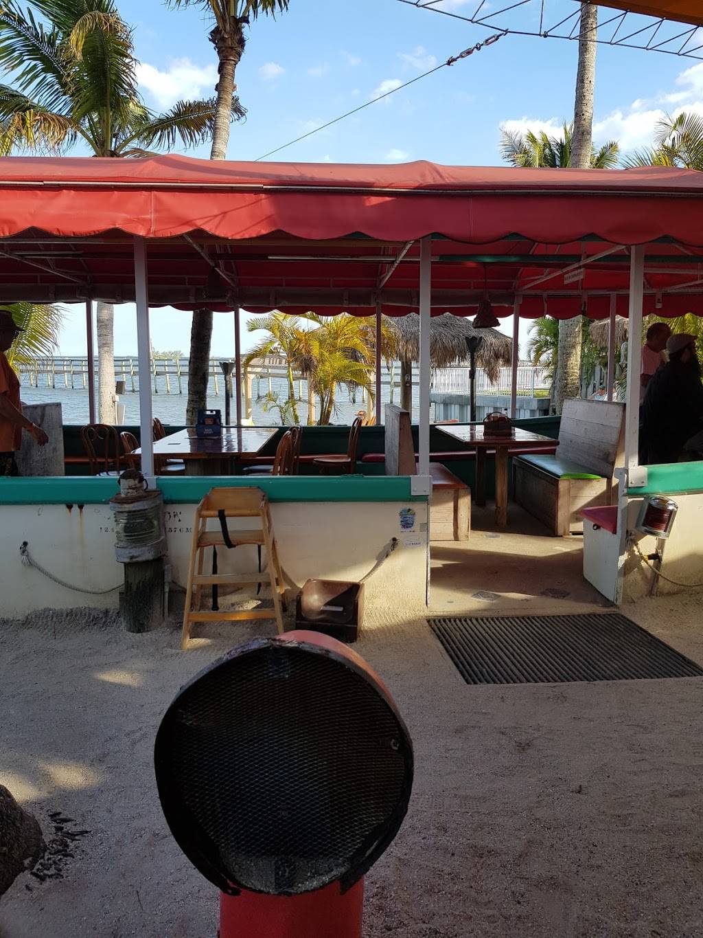Sandbar Beach Club | restaurant | 1606 Indian River Dr, Sebastian, FL 32958, USA | 7725894345 OR +1 772-589-4345