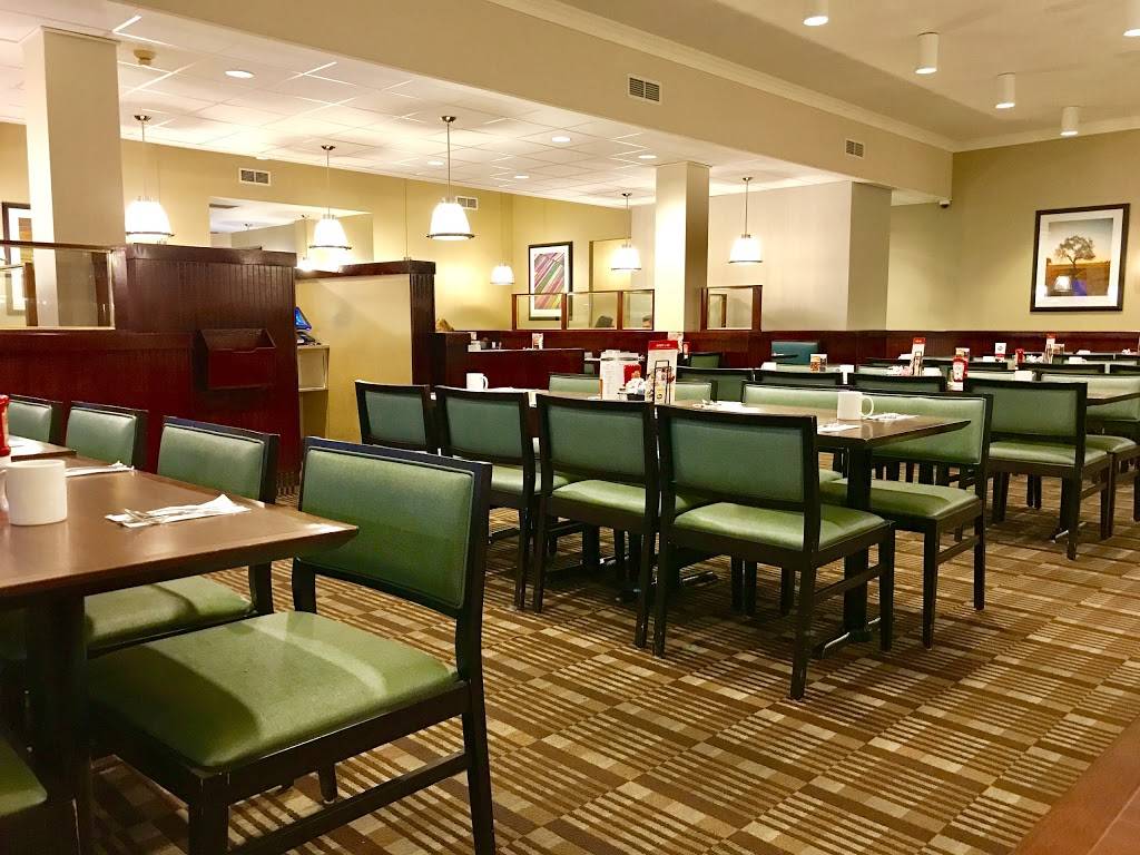 Perkins Family Restaurant | restaurant | 600 Dixon Rd, Etobicoke, ON M9W 1J1, Canada | 4162409741 OR +1 416-240-9741