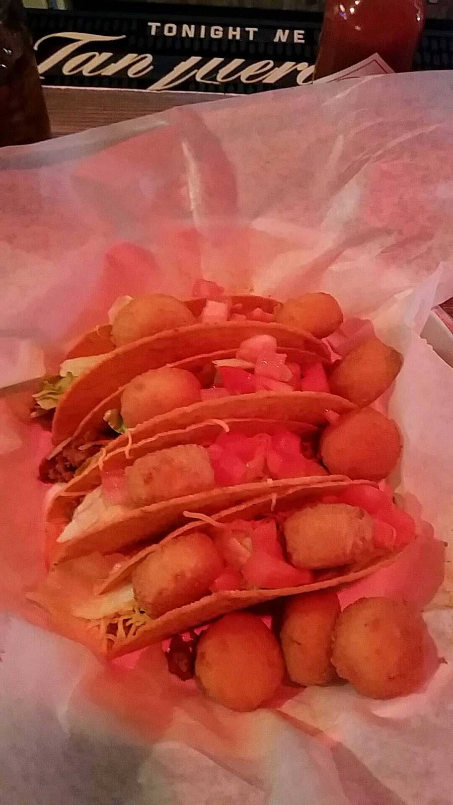 Dog House Lounge | restaurant | 1646 Asbury Rd #1, Dubuque, IA 52001, USA | 5635567611 OR +1 563-556-7611