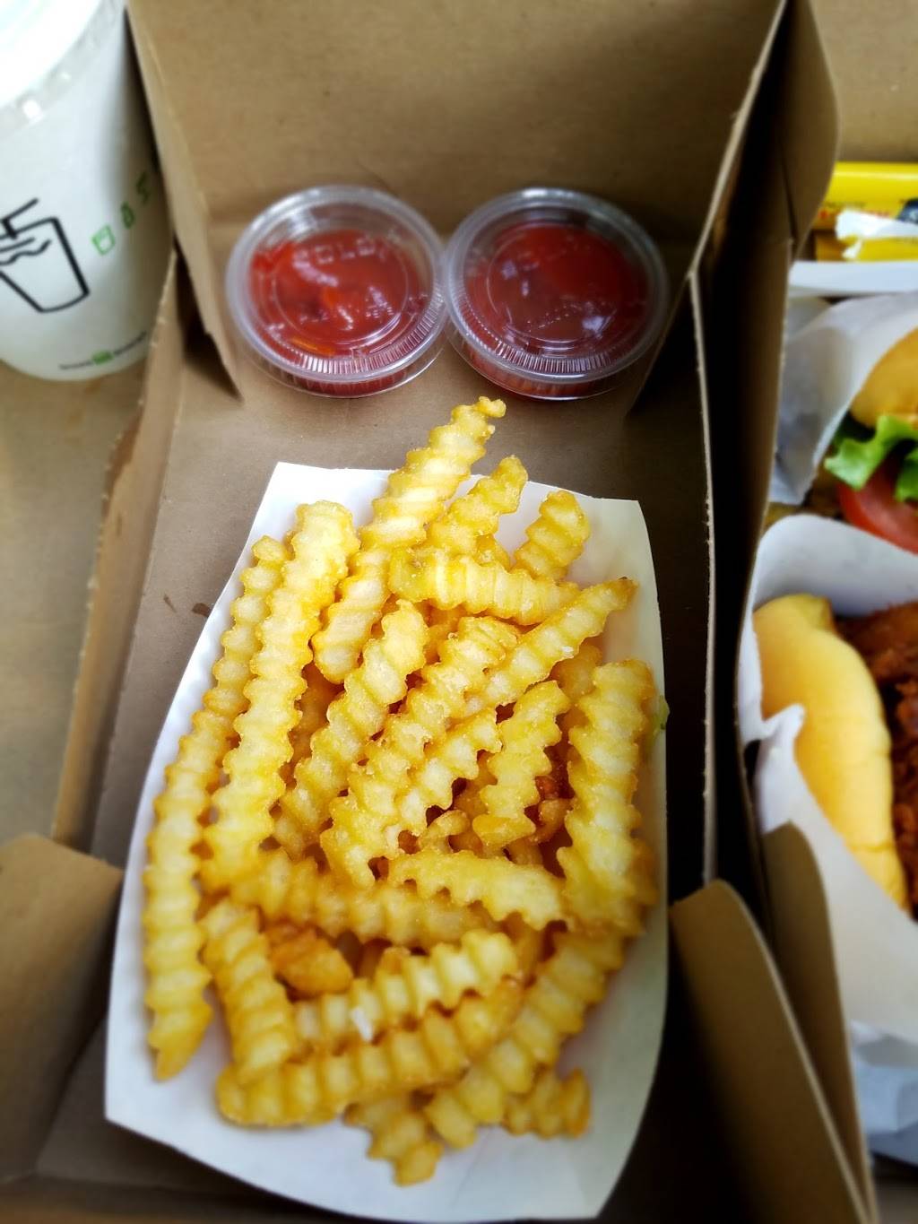 Shake Shack | restaurant | 2957 Broadway, New York, NY 10025, USA | 6463835506 OR +1 646-383-5506