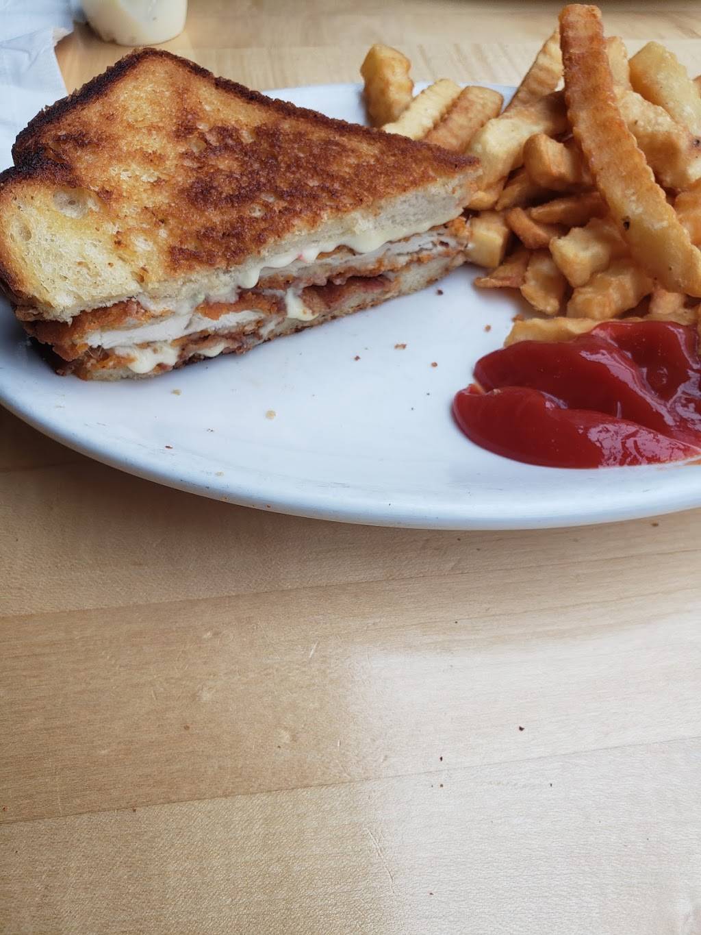 Spot Sports Bar & Grill | restaurant | 601 W Superior St, Duluth, MN 55802, USA | 2187220671 OR +1 218-722-0671