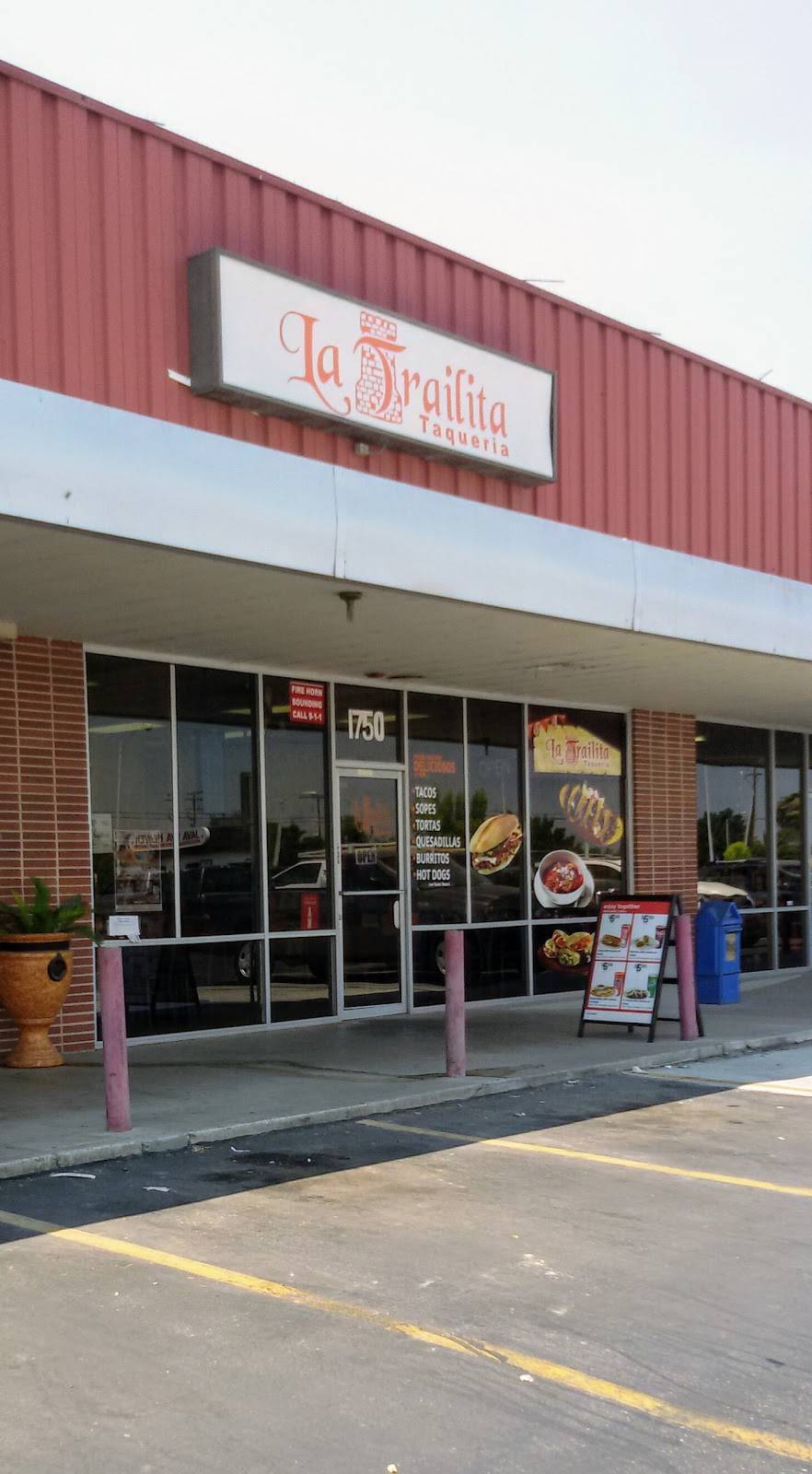 Taqueria La Trailita | restaurant | 1750 N 10th Ave, Hanford, CA 93230, USA | 5596703160 OR +1 559-670-3160