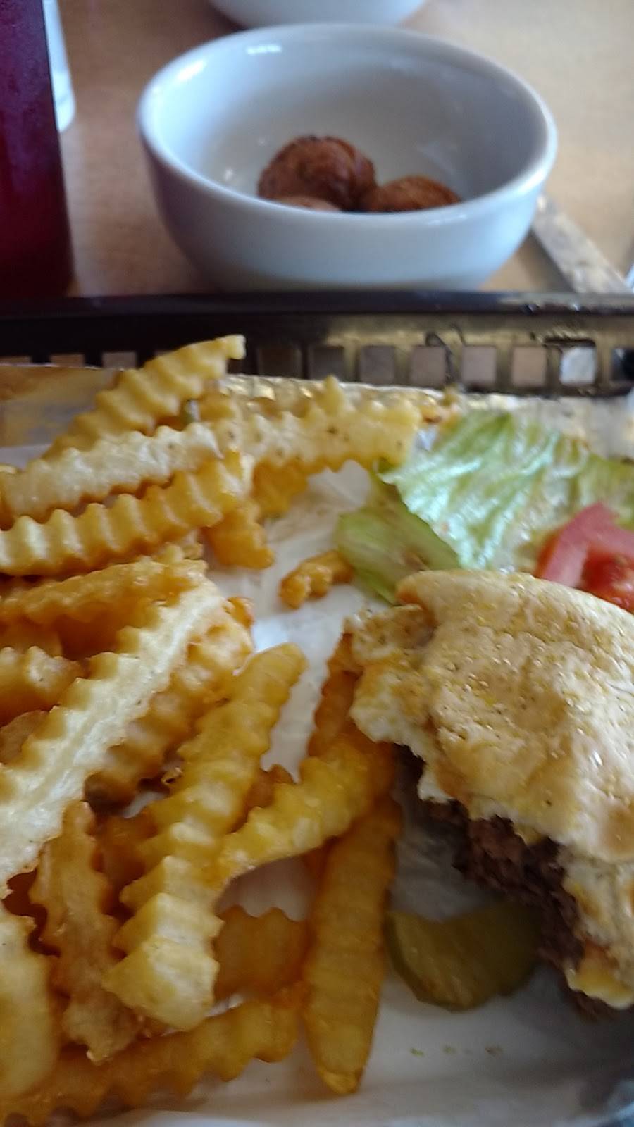 T&T Diner | restaurant | 2234 Green Bay Rd, North Chicago, IL 60064, USA | 2246373572 OR +1 224-637-3572