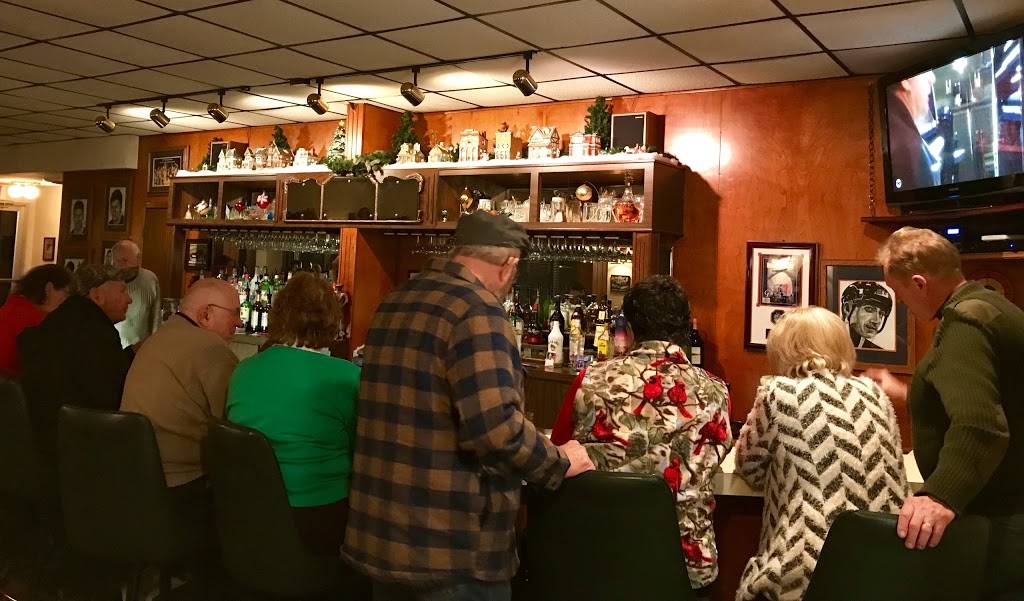 Mathews Supper Club | restaurant | 155 8th St, Clintonville, WI 54929, USA | 7158233463 OR +1 715-823-3463