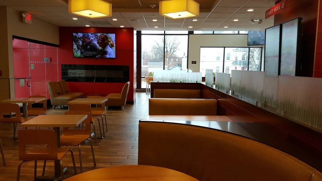 Wendys | restaurant | 110 Garfield Ave, Cranston, RI 02920, USA | 4013833200 OR +1 401-383-3200