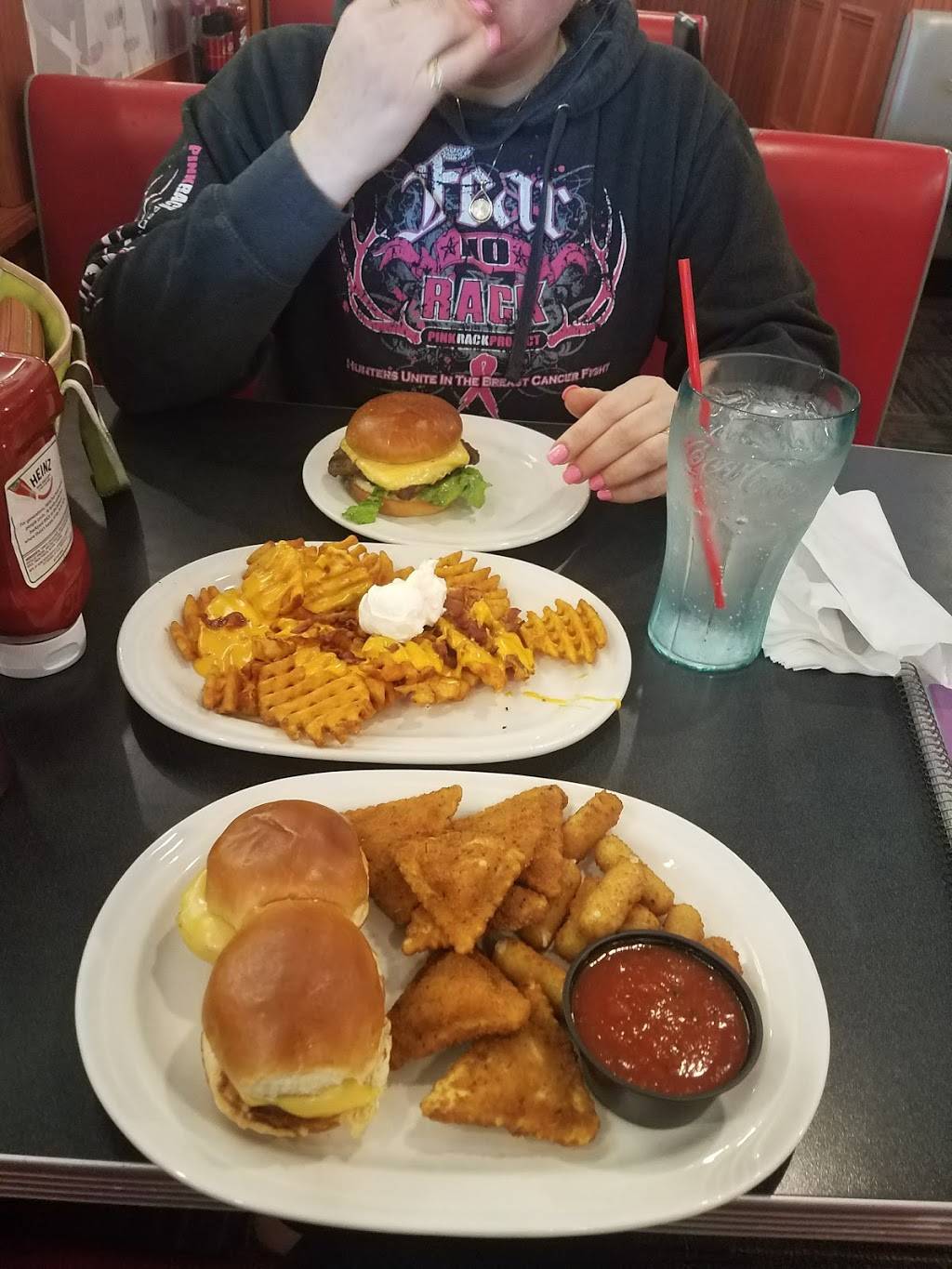 Friendlys | restaurant | 21 Southampton Rd, Westfield, MA 01085, USA | 4135620625 OR +1 413-562-0625