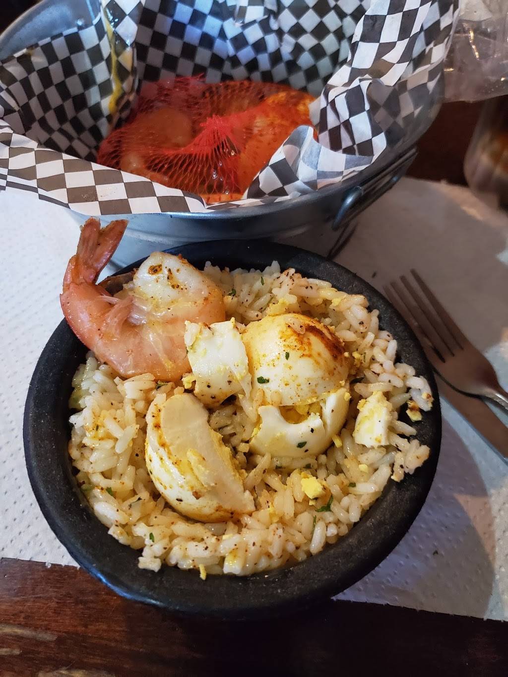 C & J’s Crab Shack & Bar | restaurant | 514 Broad St, Gadsden, AL 35901, USA | 2566466983 OR +1 256-646-6983