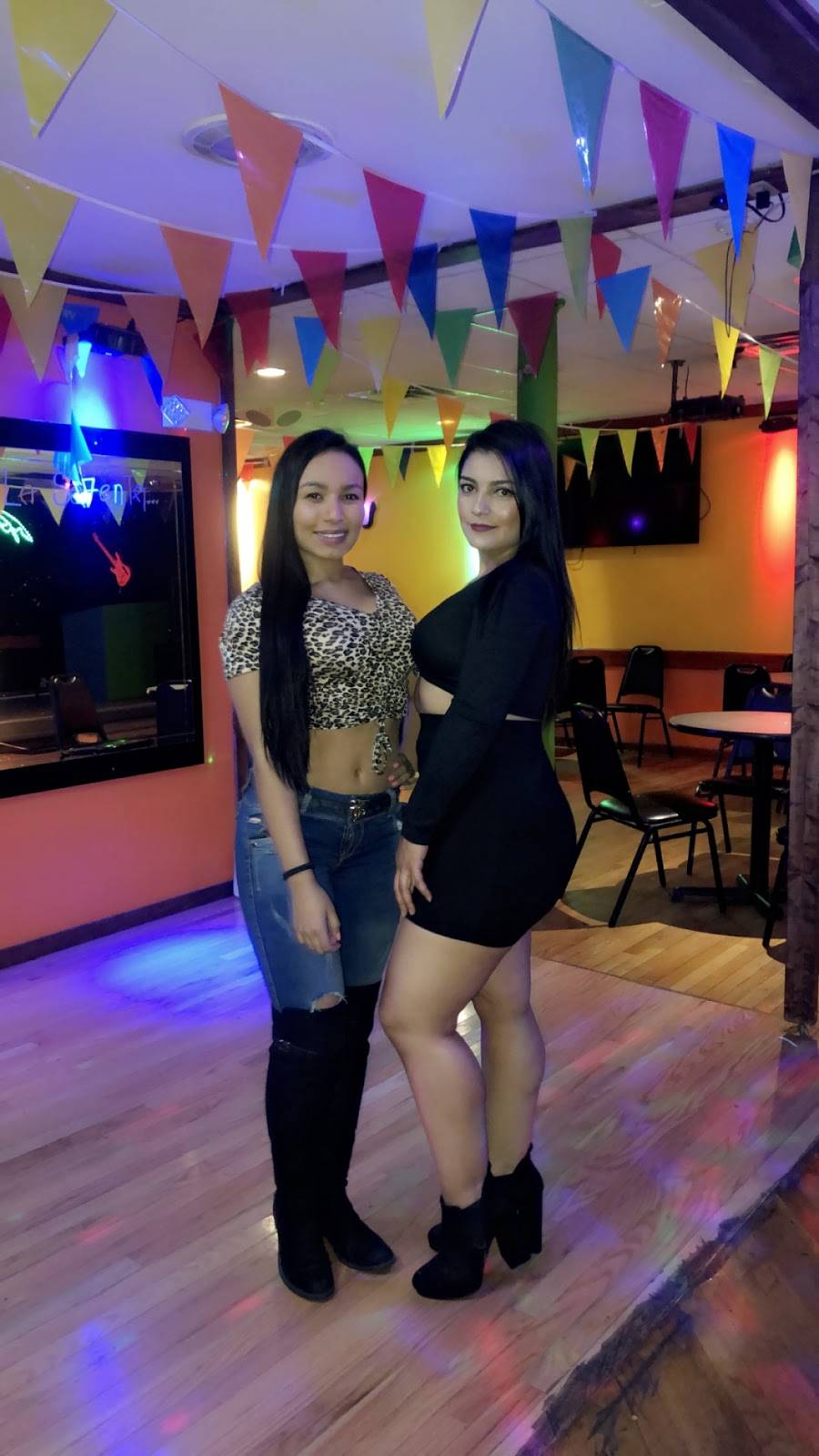 La Setenta Bar & Grill | restaurant | 855 Broad St, Central Falls, RI 02863, USA | 7819578308 OR +1 781-957-8308