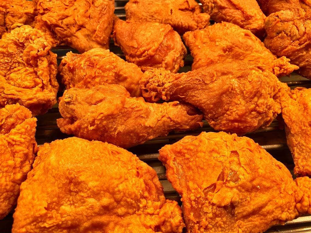 Ninas Chicken Seafood & Froyo | restaurant | 4400 E Berry St, Fort Worth, TX 76105, USA | 6827083000 OR +1 682-708-3000