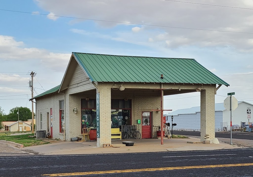 Tower Plaza Station - Eatery & Shoppe | restaurant | 115 N Main St, Shamrock, TX 79079, USA | 8062562323 OR +1 806-256-2323