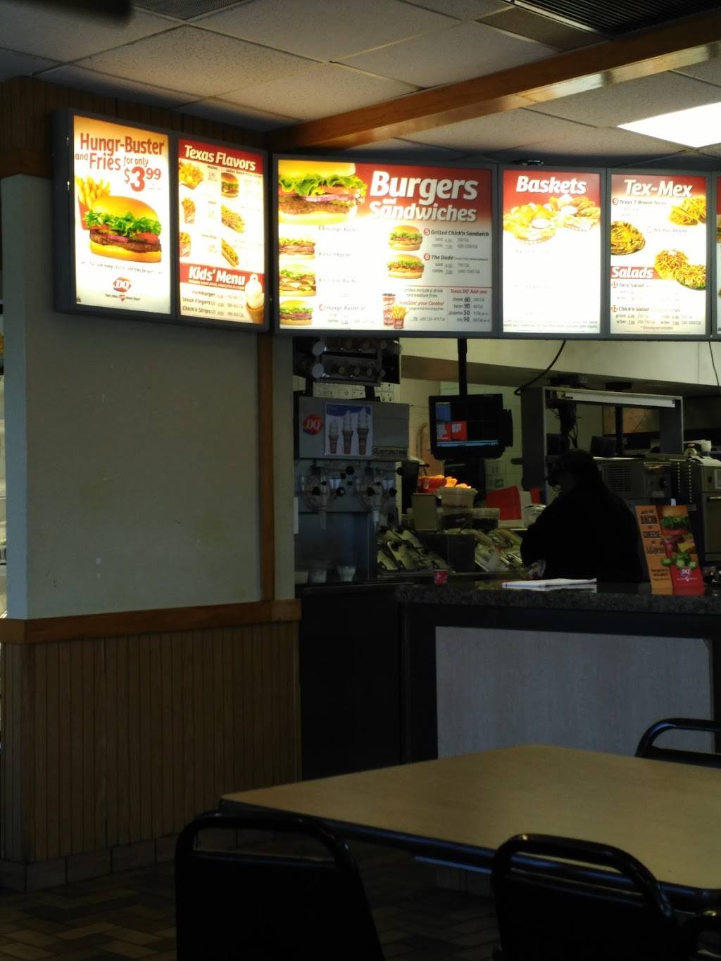 Dairy Queen Store | restaurant | 506 W Hondo Ave, Devine, TX 78016, USA | 8306635639 OR +1 830-663-5639