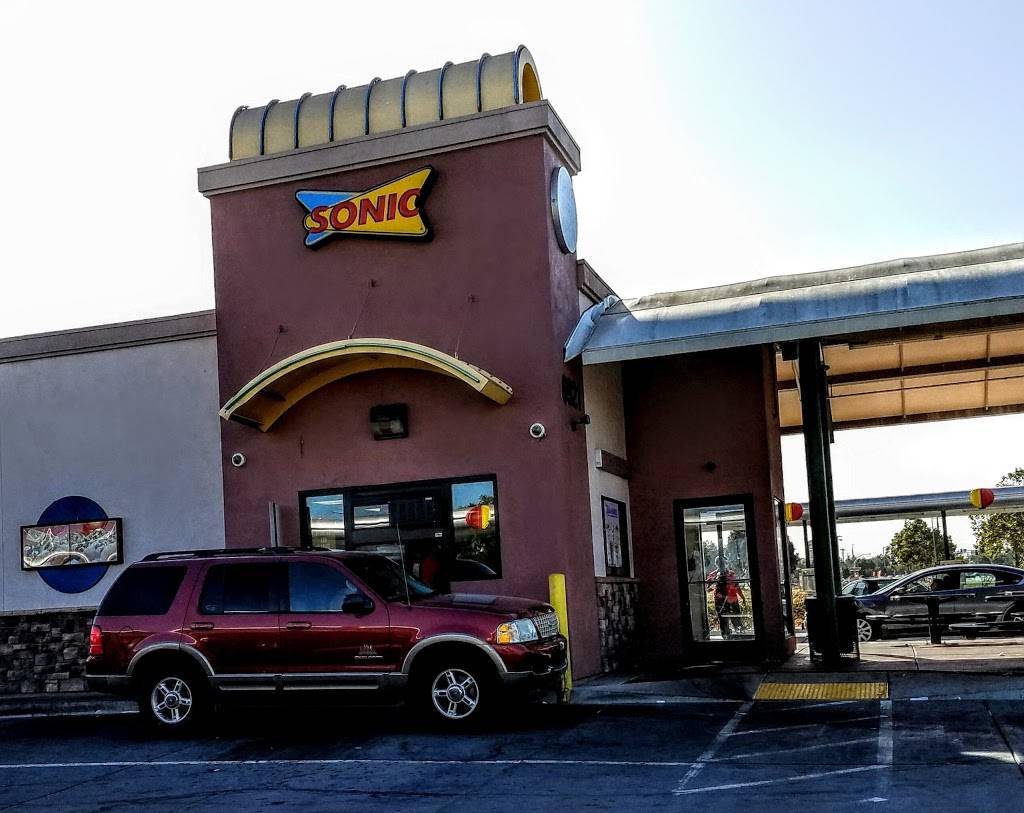 Sonic Drive-In | restaurant | 6921 Cameron Blvd, Gilroy, CA 95020, USA | 4088466400 OR +1 408-846-6400