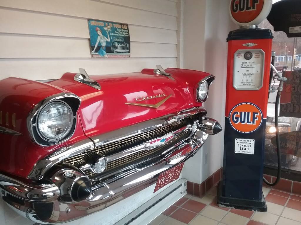 Daves Famous T & L Hot Dogs | restaurant | 1202 E Pike St, Clarksburg, WV 26301, USA | 3046223994 OR +1 304-622-3994