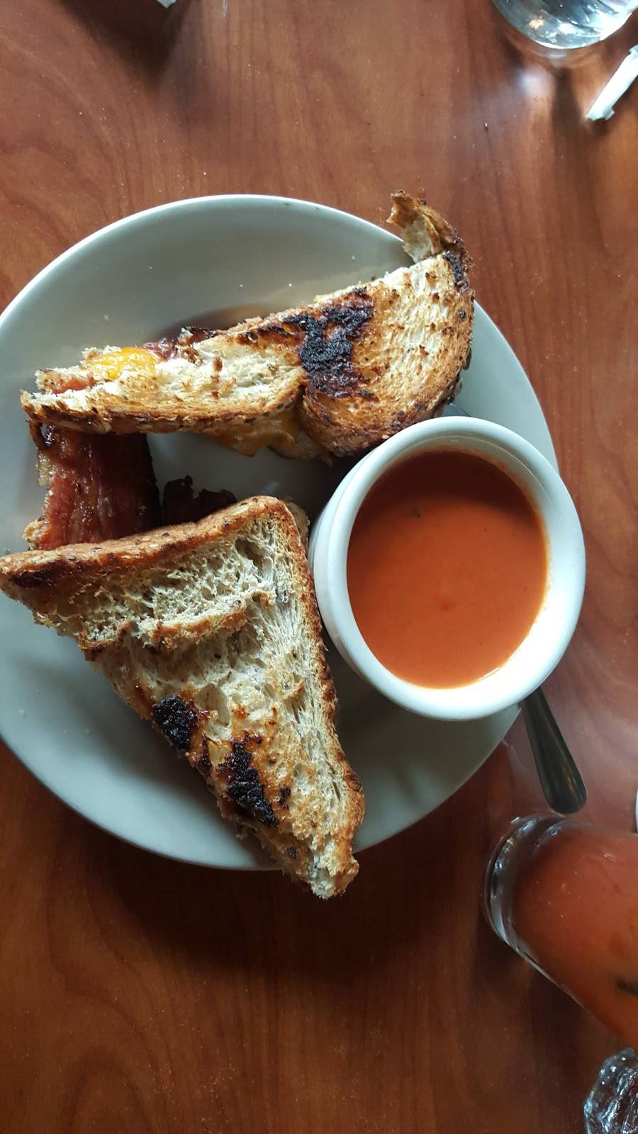 Enids | restaurant | 560 Manhattan Ave, Brooklyn, NY 11222, USA | 7183493859 OR +1 718-349-3859