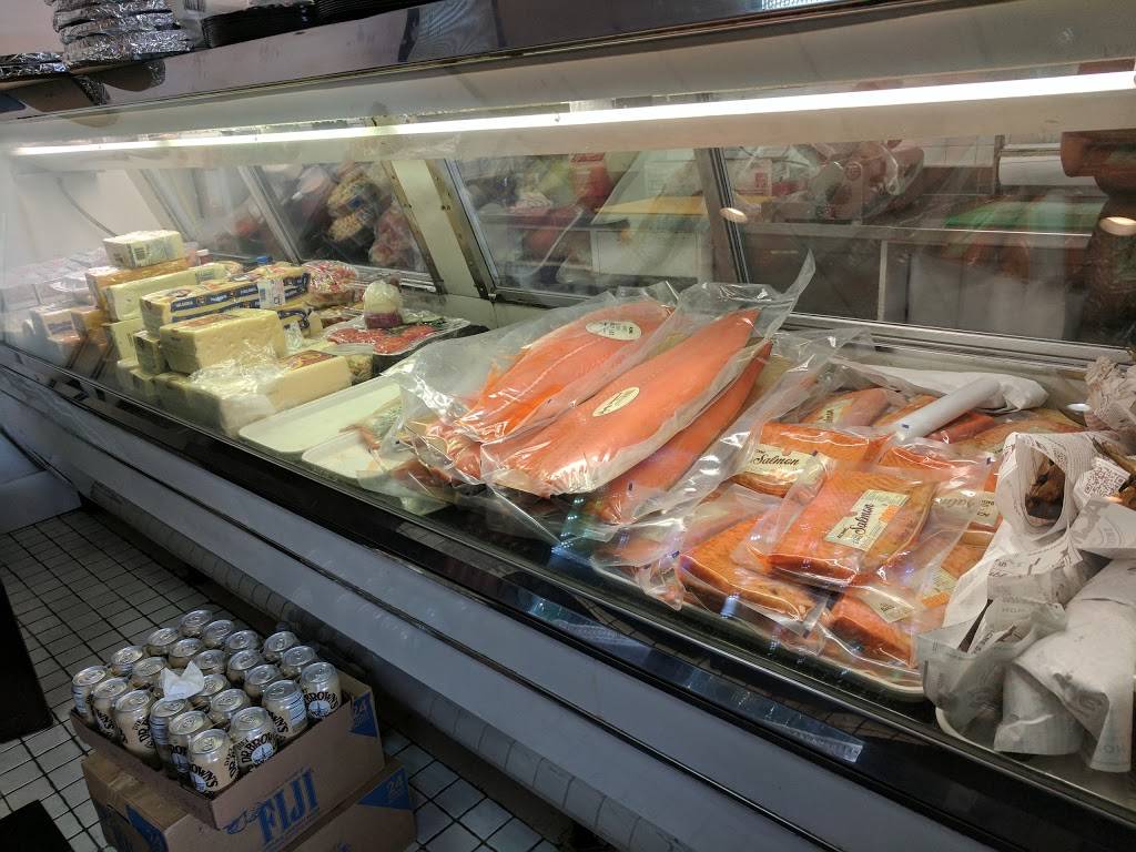 Moish & Itzys Deli Restaurant | restaurant | 21 Summit Square Ctr, Langhorne, PA 19047, USA | 2158604601 OR +1 215-860-4601