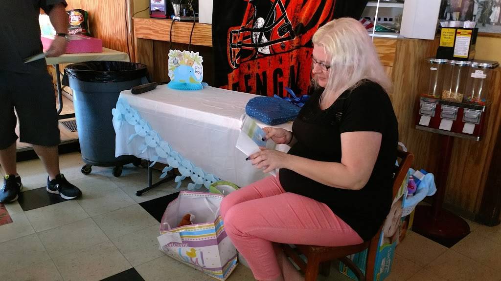 Staceys Place | restaurant | 4210 Harrison Ave, Cincinnati, OH 45211, USA | 5135741715 OR +1 513-574-1715