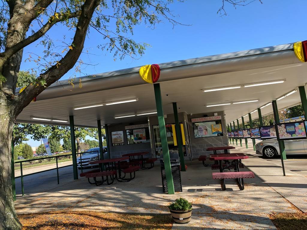 Sonic Drive-In | restaurant | 8600 Ambrosse Ln, Louisville, KY 40299, USA | 5024995588 OR +1 502-499-5588